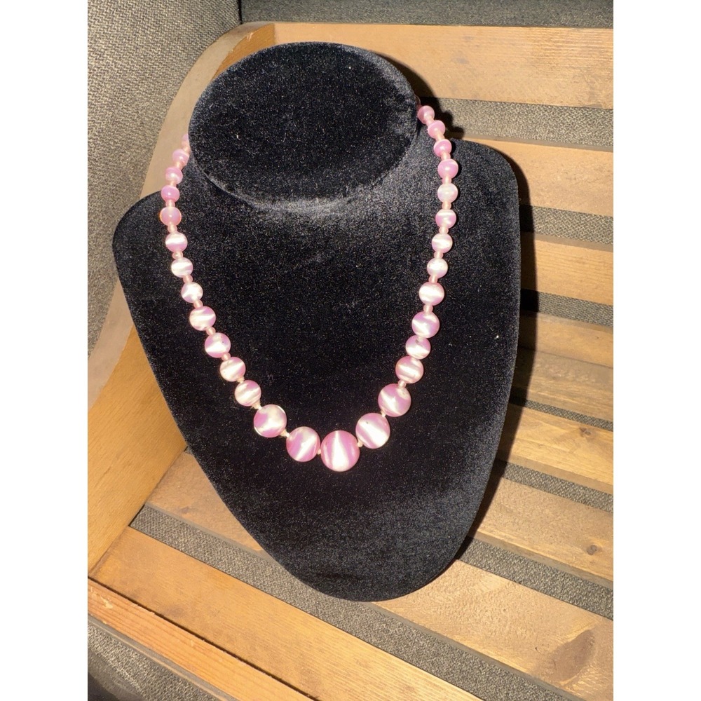 Vintage Graduated Pink Raspberry Cats Eye Bead Necklace 6 Inch Drop 15 Inch Long